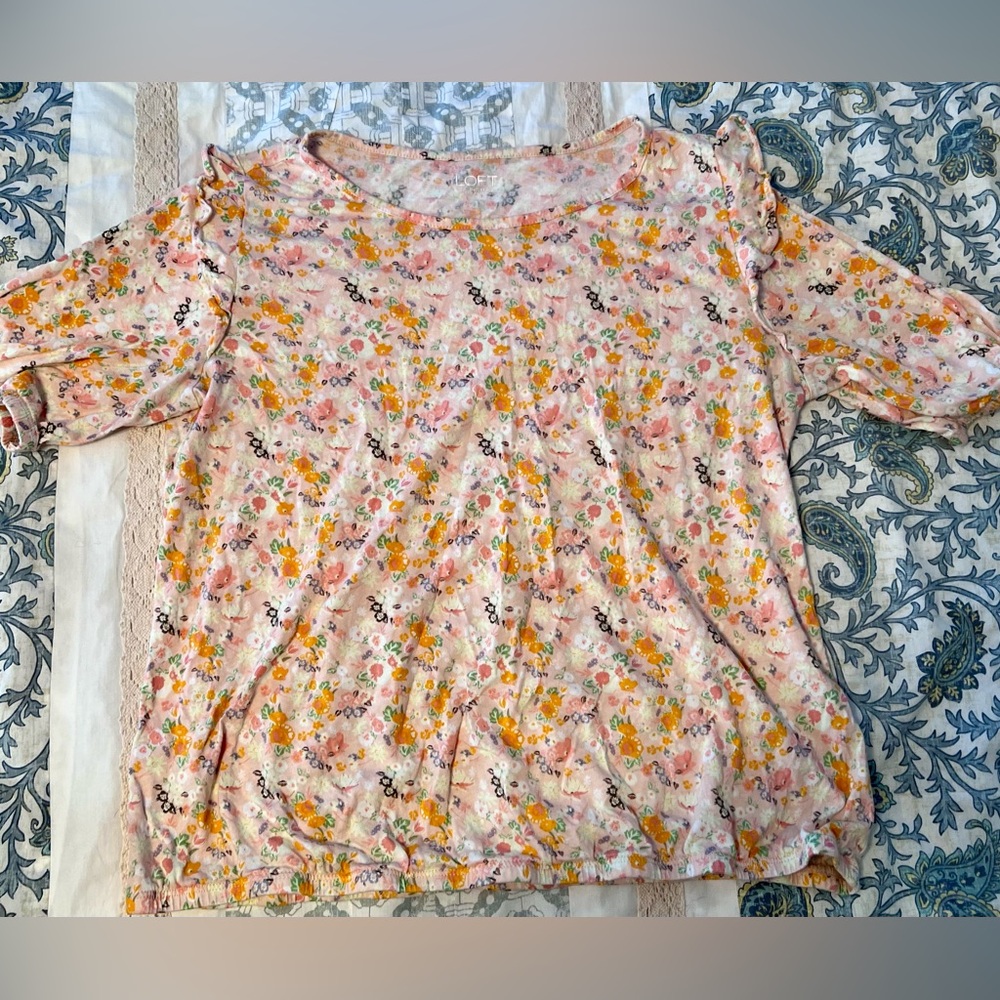 Short sleeve flowered ruffled sleeve top